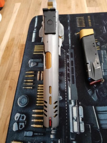 La vendo por no hacerme a eya ya que llevo años tirando con cz
Va con 4 cargadores,corredera aligerada,cañón 10