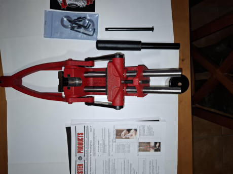 Vendo Prensa Fosrter Co-AX. Precio 460 €. Esta nueva, solo se ha sacado de la caja para comprobar que 02