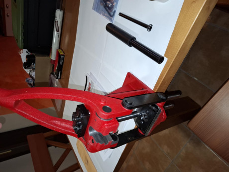 Vendo Prensa Fosrter Co-AX. Precio 460 €. Esta nueva, solo se ha sacado de la caja para comprobar que 01