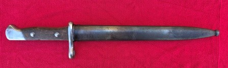 Cuchillo-bayoneta modelo 1895 estas bayonetas se produjeron entre 1895 a 1901. Este ejemplo fue hecho 01
