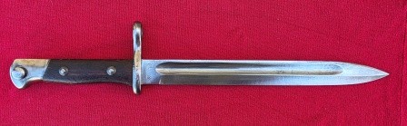 Cuchillo-bayoneta modelo 1895 estas bayonetas se produjeron entre 1895 a 1901. Este ejemplo fue hecho 10
