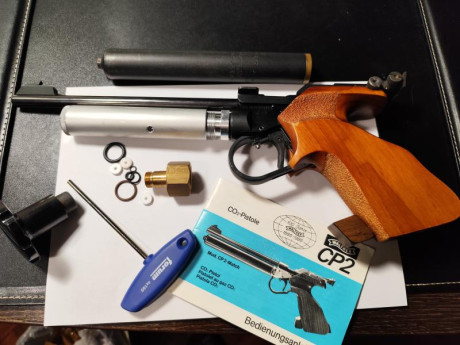 Pistola Walther Cp2 en buen estado.

Con un cartucho original de Cp2, con cacha talla M, un adaptador 12