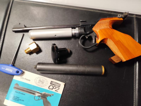 Pistola Walther Cp2 en buen estado.

Con un cartucho original de CO2, con cacha talla M, un adaptador 00