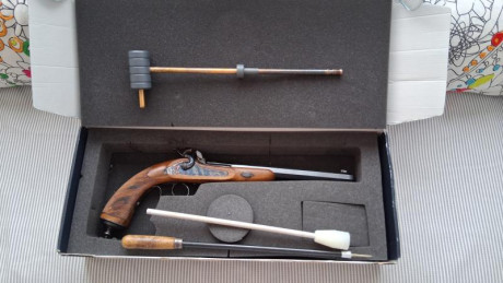 Se vende Galan a Paris de Arsa,  en buen estado 
Se regala baqueta-atacador, sacatrapos y envudo como 00