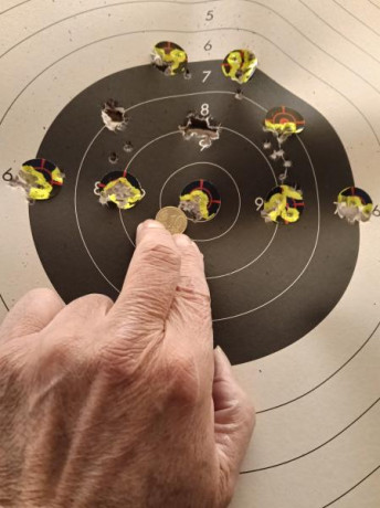 Bueno, para animar el foro un poco, propongo colgar fotos de dianas y arma usada para ello, pudiendo ser 82