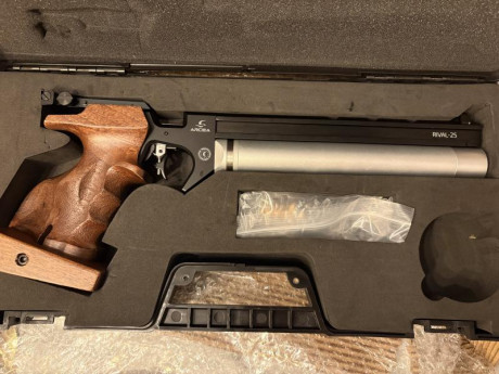 Vendo pistola de aire comprimido pcp Arcea Rival 25, con 2 semanas, en perfecto estado con su factura 00