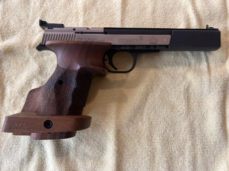 Se vende pistola Hammerli como nueva.  
Comprada en la armeria del club.  He disparado 10-11 cajas.  Va 00