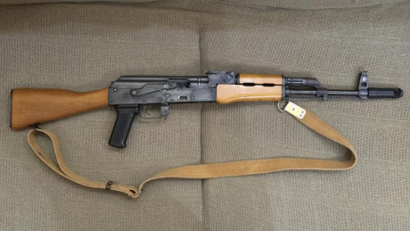 Se vende Rak-9 calibre 9mm. Réplica de AK47. Marca Chiappa. Muy pocos disparos. La compré hace menos de 00