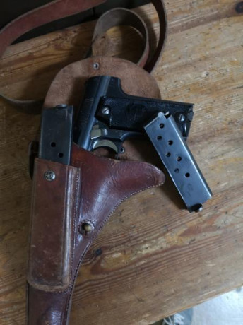 Astra 600 cal. 9x19 Parabellum, en perfectas condiciones de tiro y excelente estado de conservación. Incluye 01