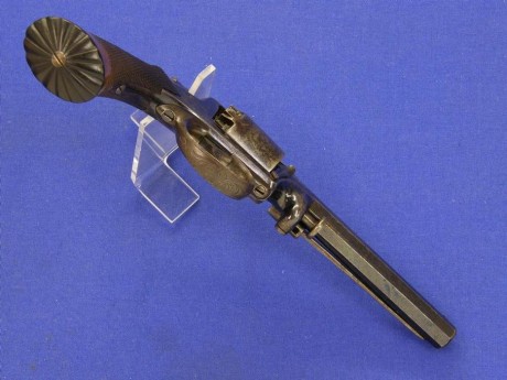 Voy a colocar unas fotos de un arma larga alemana de llave de mecha del siglo XVI. 130