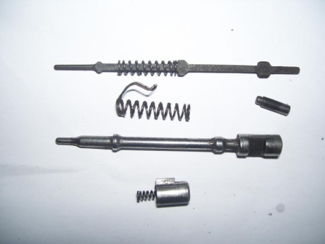 Hola, vendo conjunto de piezas de la Walther P1-P38 de armazon de aleacion ligera 
se componen de percutor 170