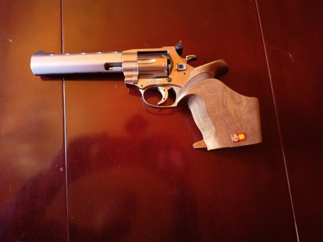 Buenos días se vende revolver Weihrauch en calibre 357 Magnum,poco usado .El arma está en Palencia.Mando 00