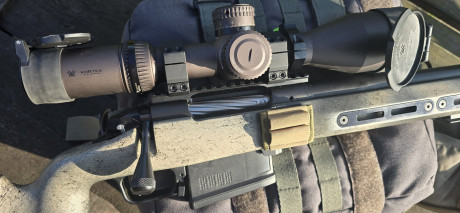 Buenos días.

Se vende rifle Bergara Premier Ridgeback en calibre 300 W.M.
Visor Vortex razor GenII 4.5 00