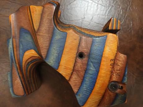 Vendo cacha para zurdos feinwerkbau au 93.
120 € más portes si los hubiera.
Un saludo 01