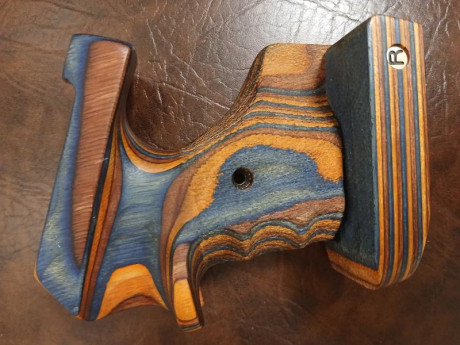 Vendo cacha para zurdos feinwerkbau au 93.
120 € más portes si los hubiera.
Un saludo 00