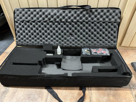 PARA INICIARSE EN EL PCP

Diseño de Bullpup, carga manual, acción de perno lateral
Precisión del cañón 11