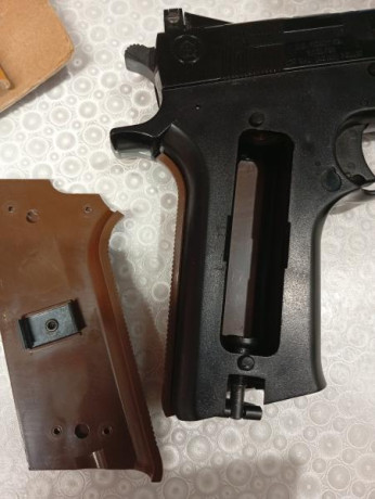 Pongo a la venta esta pistola de colección.
1008 REPEATAIR CROSMAM
Tiene años, pero guardada como una 10