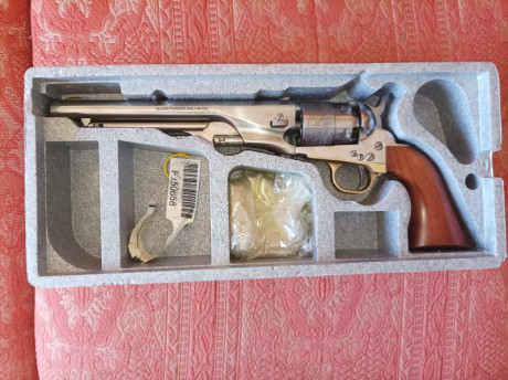 Buenas a todos.
Vendo revolver Pietta Colt 1860 Army Old Sliver.
El revolver lo compré nuevo hace dos 02