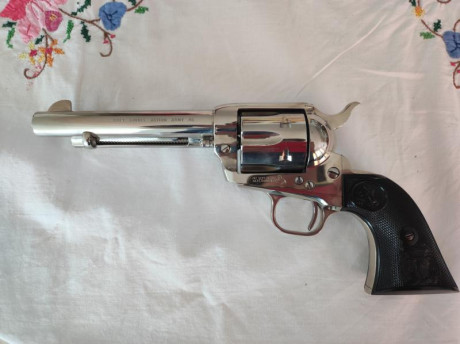 EN VENTA COLT SINGLE ACTION ARMY CON CAÑÓN 5"1/2.
ACABADO NICKEL.
ESTADO DE CONSERVACIÓN IMPECABLE 01