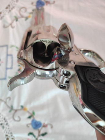 EN VENTA COLT SINGLE ACTION ARMY CON CAÑÓN 5"1/2.
ACABADO NICKEL.
ESTADO DE CONSERVACIÓN IMPECABLE 22