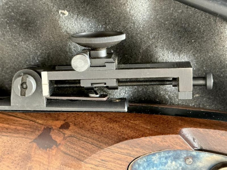 Le toca el turno a mi otro rifle. Un Hawken de Ardesa de paso 1/32  y cal .45, de cuando Ardesa sabía 80