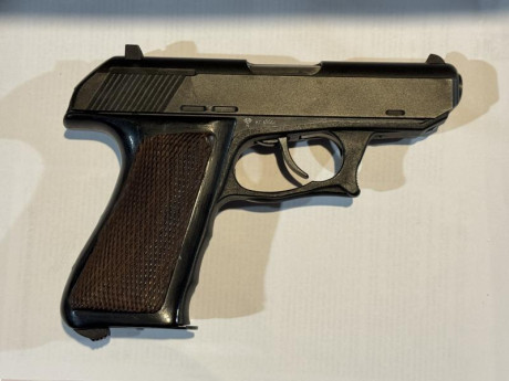 Vendo HK P9S 9mm,con dos cachas,550euros,un saludo. 00