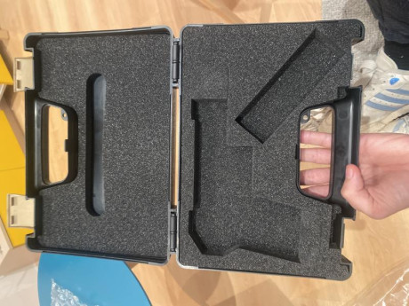 Vendo maletin o estuche de transporte para arma corta CZ. Es modulable y sirve para los modelos compactos 11