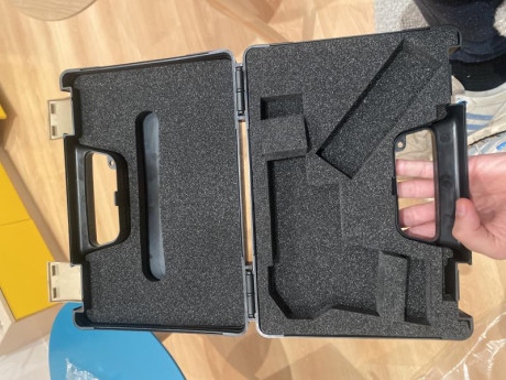 Vendo maletin o estuche de transporte para arma corta CZ. Es modulable y sirve para los modelos compactos 10