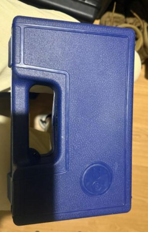 Buenas a todos. Busco un maletin para arma corta CZ de los clásicos. Adjunto una imagen (aunque la imagen 00