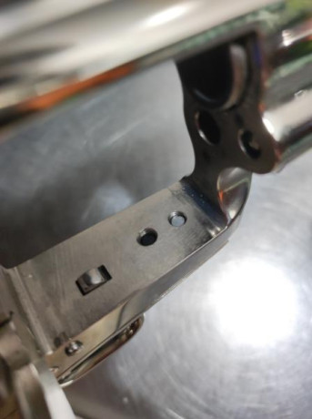 *VENDIDO* COLT SINGLE ACTION ARMY CON CAÑÓN 5"1/2.
ACABADO NICKEL.
ESTADO DE CONSERVACIÓN IMPECABLE 70