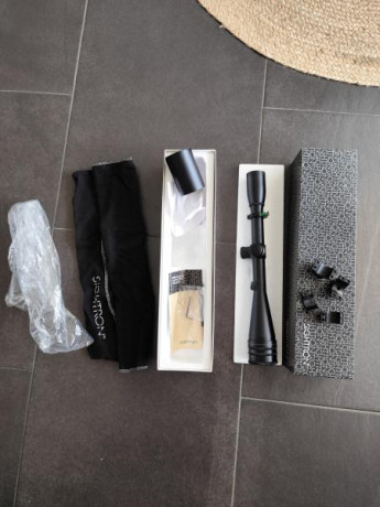 Con retícula cruz fina y punto central, con anillas carril 11mm. ,nivel burbuja, caja y funda original 02