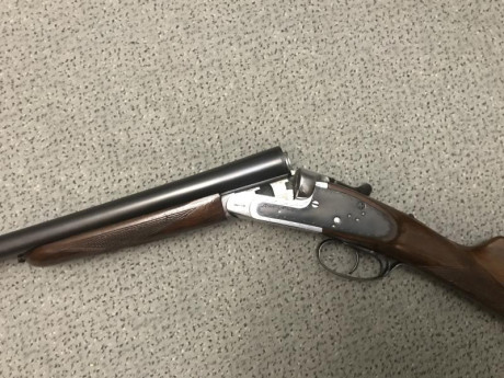 Buenas tardes: Vendo paralela Zabala Hnos. en calibre 12/70 con 3/1 estrellas en boca. Está muy bien conservada 01