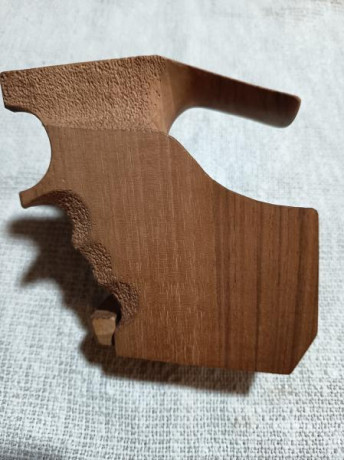 Pongo a la venta una cacha nueva a estrenar de las pistolas de aire PCP.

-Marca: Match Guns
-Talla: M
-Modelo: 01