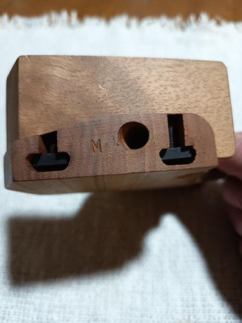 Pongo a la venta una cacha nueva a estrenar de las pistolas de aire PCP.

-Marca: Match Guns
-Talla: M
-Modelo: 12