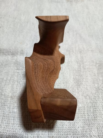 Pongo a la venta una cacha nueva a estrenar de las pistolas de aire PCP.

-Marca: Match Guns
-Talla: M
-Modelo: 10