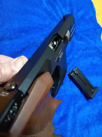 Vendo ésta magnifica Pistola Alemana Tesro en Cal. 22Lr. 
En estado impecable, como nueva y bien mantenida.

-Marca: 12