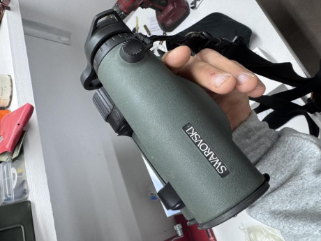 Se venden prismaticos Swarovski El range 10x42 en perfecto estado. Incluyen arnes Swaro. 2400€ estan en 00