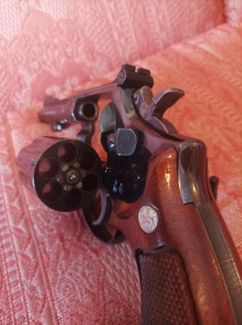 Buenas a todos.
Vendo revolver Smith & Wesson Mod. 15. en calibre.38
Es la versión de 4 pulgadas del 02