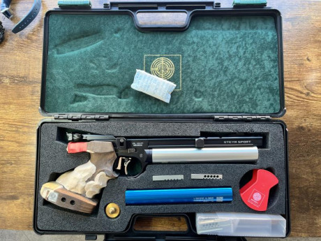 Buenas,

Vendo Steyr LP50 comprada en Gabilondo hace poco más de un año. El arma está en perfectas condiciones 01