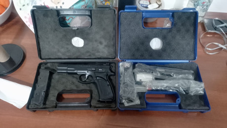 En venta CZ75B con carril (kit kadet) del 22lr en muy buen estado 800€ envío incluido. Con papeles y maletines 02