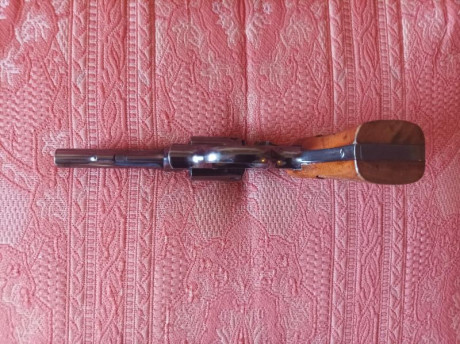 Buenas a todos.
Vendo revolver Smith & Wesson Mod. 15. en calibre.38
Es la versión de 4 pulgadas del 20