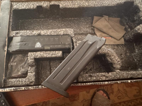 Hola

Pues soy novato en eso de co2, airsoft, etc. 

Ha caído en mis manos dicha réplica de 6 mm ppc y 10