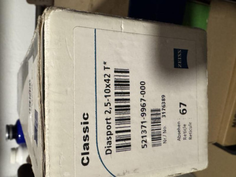 Visor Zeiss de 2.5-10x42. En muy buen estado. Con su caja y libros. Retícula con círculo central. Por 01