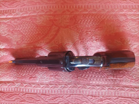 Buenas a todos.
Vendo revolver Smith & Wesson Mod. 15. en calibre.38
Es la versión de 4 pulgadas del 40