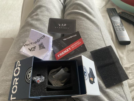 En perfecto estado y por no usarse… visor punto rojo vector optics frenzy-x 1x22x26 multireticula versión 01