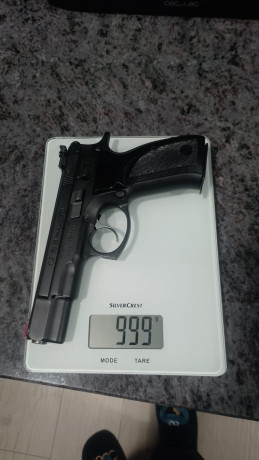 En venta CZ 75B, con kit de conversión Kadet del 22lr

Tiene miras LPA, maletines originales y los papeles 00