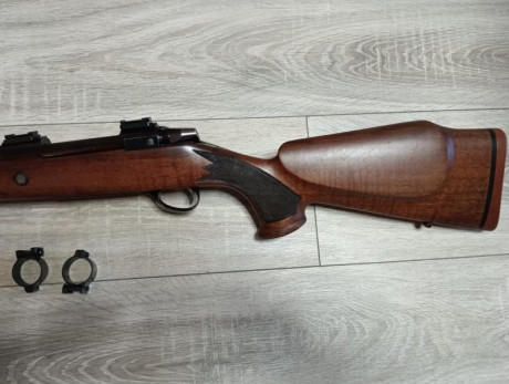 Vendo este rifle en estado normal para sus años. Lleva monturas fijas Talley.
El arma está en Gijón. Mando 01