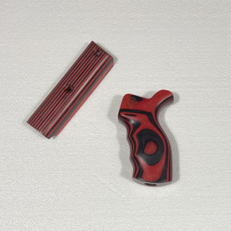 Grip y carrillera para Airmaks Katran en laminado rojo que da un aspecto distinto a la carabina. 60 € 00