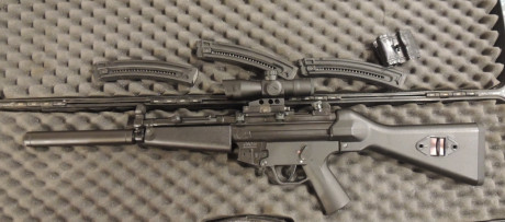 Carabina SGS MP5 22LR 

No ha hecho el rodaje,  tres cargadores, también culata retractil y guardamanos 00