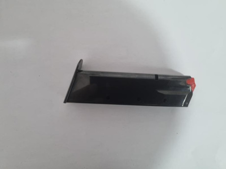 Se vende cargador de Pistola TANFOGLIO LIMITED del 9 Parabellum nuevo. Precio 40 euros. Tlf.607609326 01